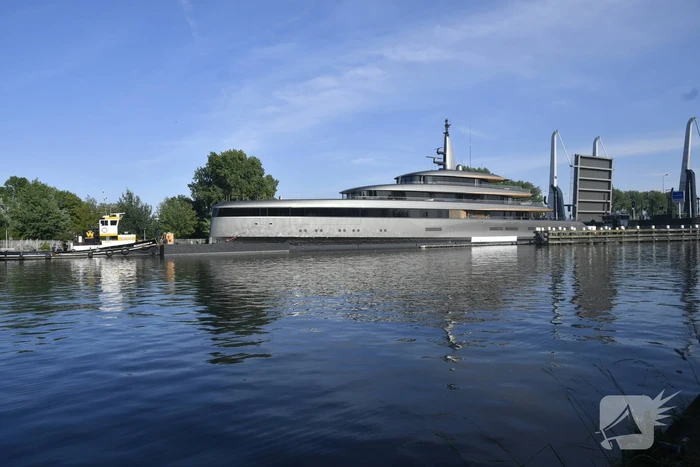 Veel bekijks bij voorbijvarend megajacht Obsidian