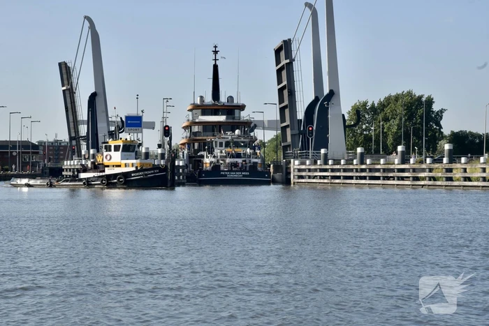 Veel bekijks bij voorbijvarend megajacht Obsidian