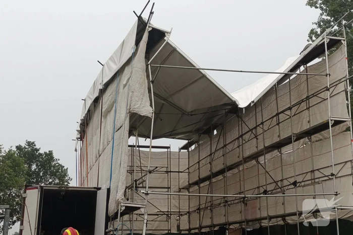 Tenthal voor brabantsedag stort deels in
