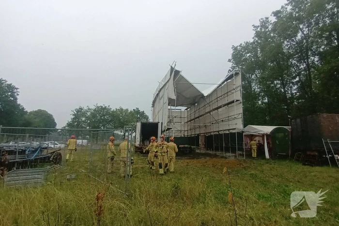 Tenthal voor brabantsedag stort deels in