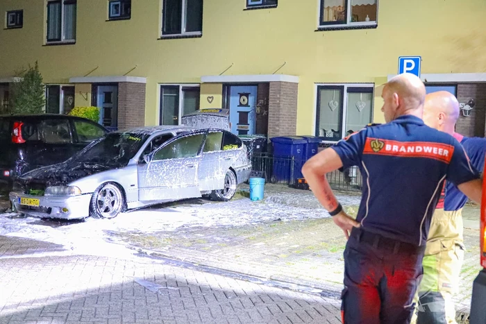 Personenwagen flink beschadig door brand