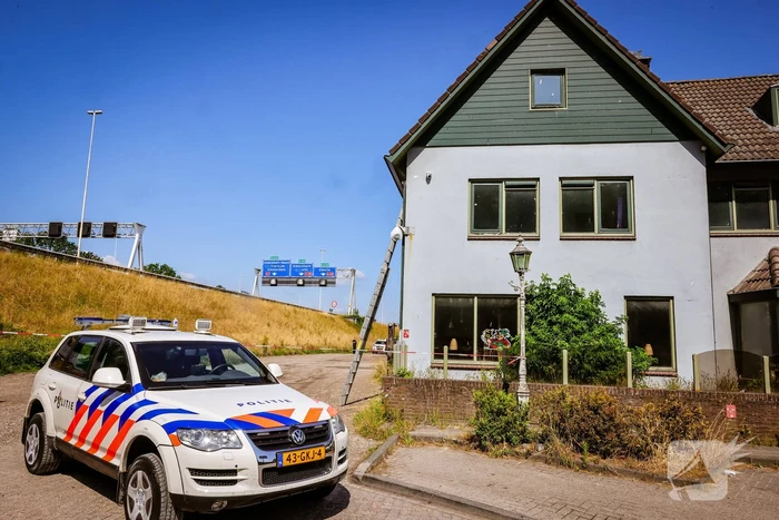 Grote politie-inzet bij coffeeshop 't Klavertje