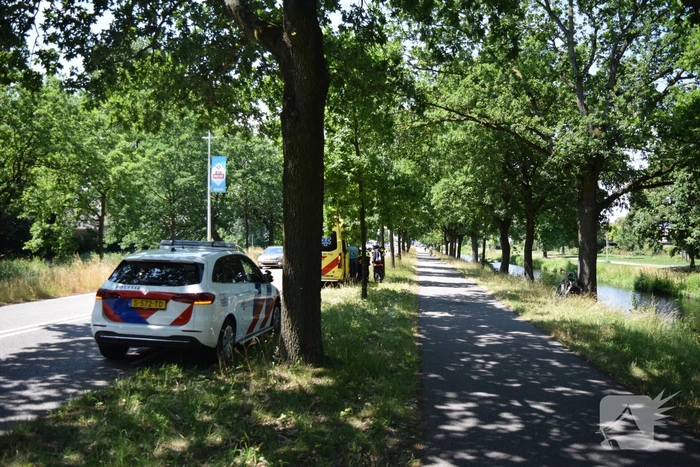 Twee fietsers botsen op fietspad