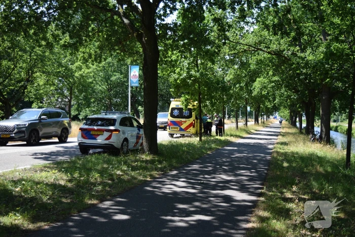 Twee fietsers botsen op fietspad