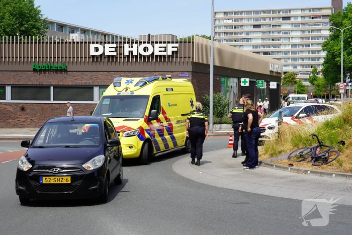 Racefietser gewond bij aanrijding op rotonde