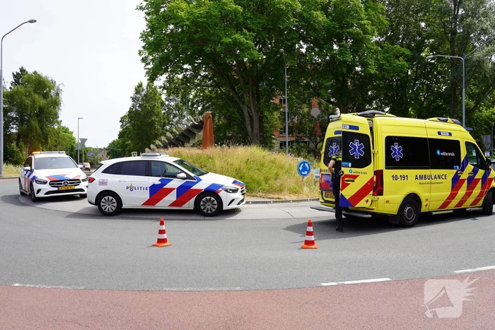 Racefietser gewond bij aanrijding op rotonde