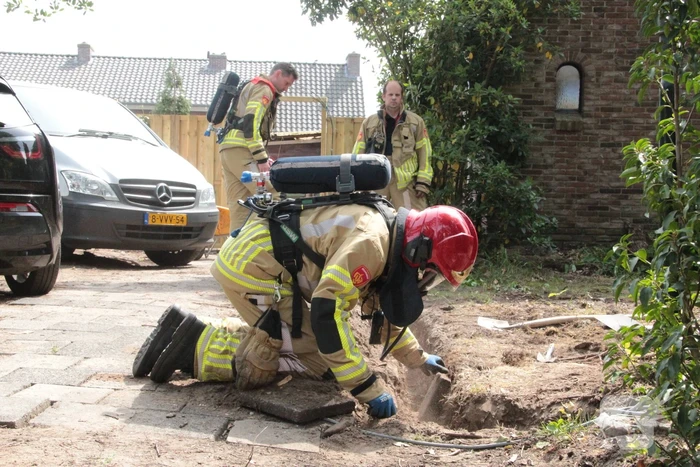 Gaslekkage in voortuin door aanleg stroomkabel