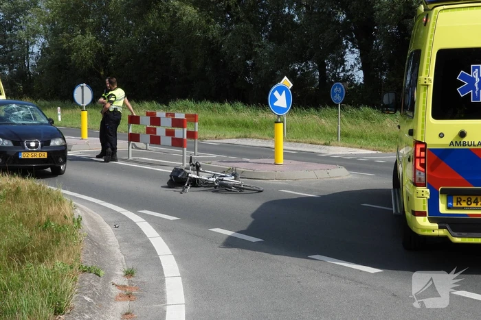 Twee dames op fiets gewond bij botsing