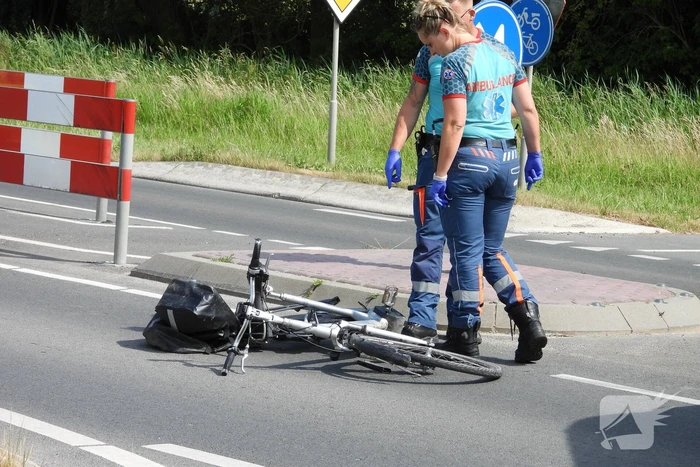 Twee dames op fiets gewond bij botsing