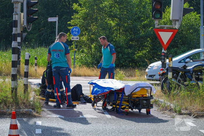 Motorrijder vliegt uit de bocht