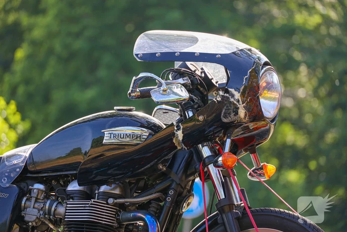 Motorrijder vliegt uit de bocht