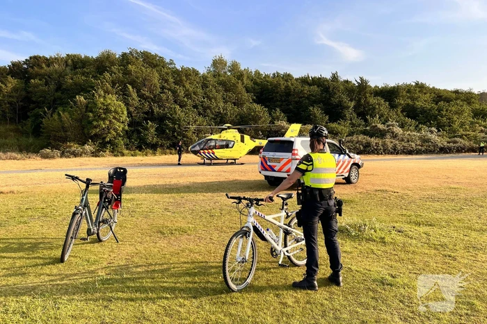 Fietser ernstig gewond bij botsing met paaltje