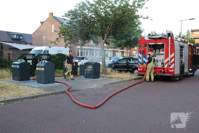Brand in ondergrondse vuilcontainer