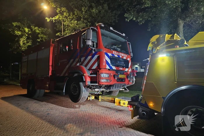 Brandweerwagen afgesleept na defect bij brand