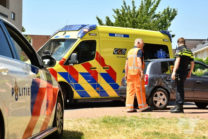 Aanrijding op rotonde tussen Arriva bus en auto
