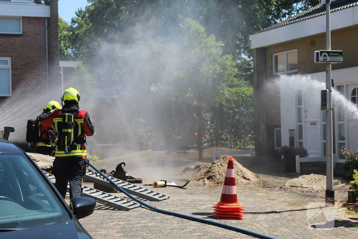 Gasleiding vliegt in brand bij werkzaamheden