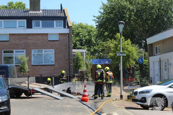 Gasleiding vliegt in brand bij werkzaamheden