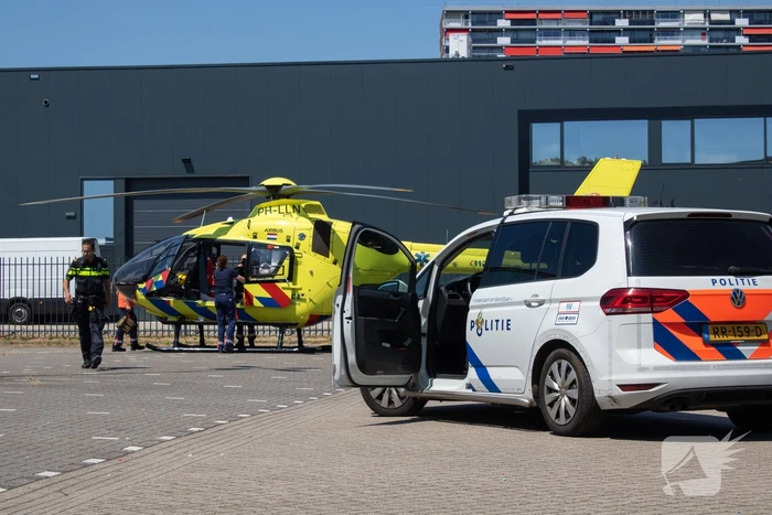 Man bedolven onder betonblok