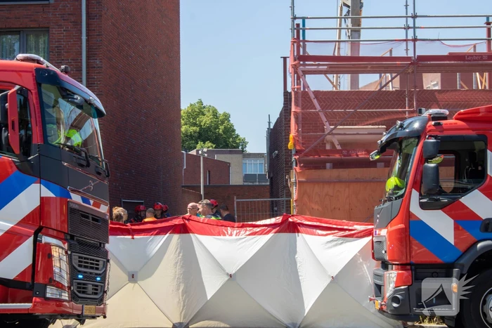 Man bedolven onder betonblok