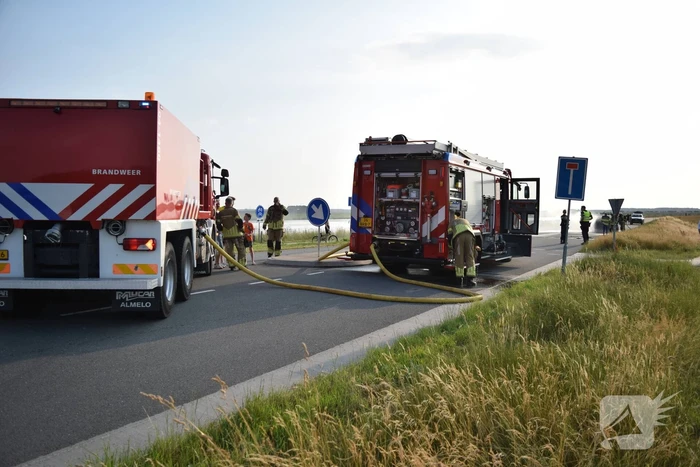Personenauto volledig uitgebrand
