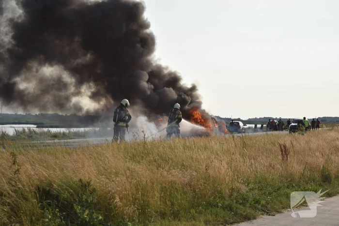 Personenauto volledig uitgebrand