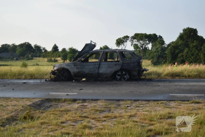 Personenauto volledig uitgebrand