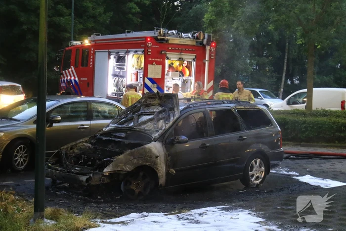 Auto verwoest door brand