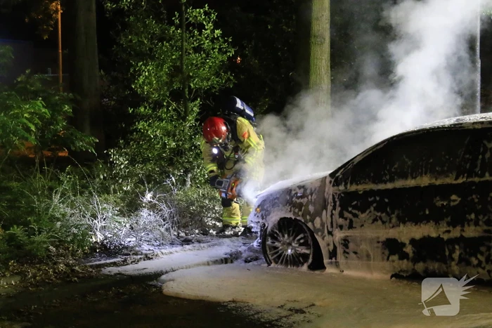 Auto verwoest door brand