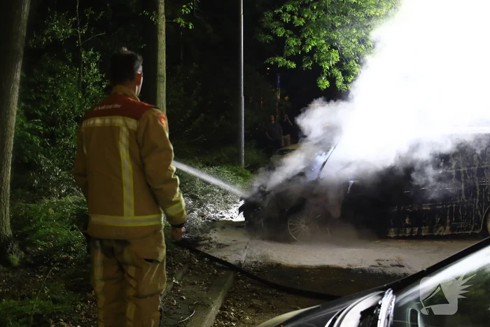 Auto verwoest door brand