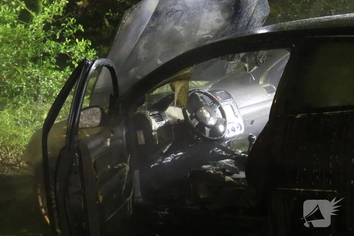 Auto verwoest door brand