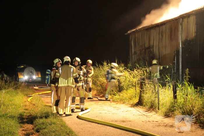 Brand in opslagloods op boerenerf