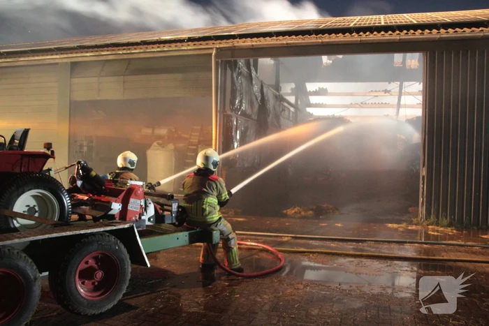 Brand in opslagloods op boerenerf