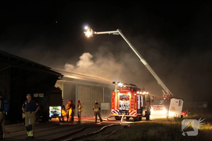 Brand in opslagloods op boerenerf