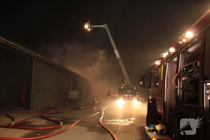 Brand in opslagloods op boerenerf