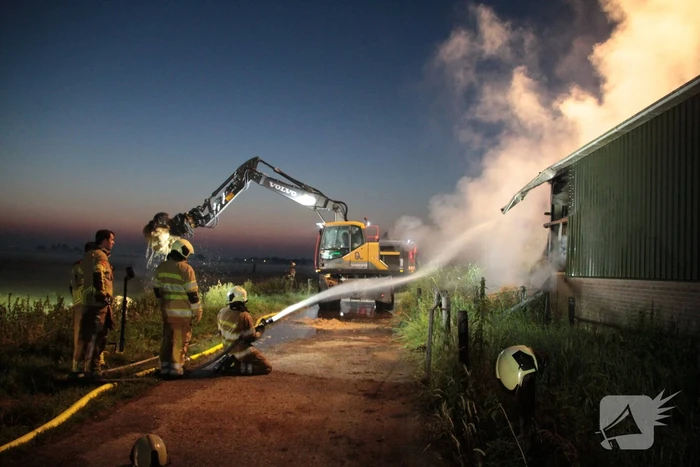 Brand in opslagloods op boerenerf