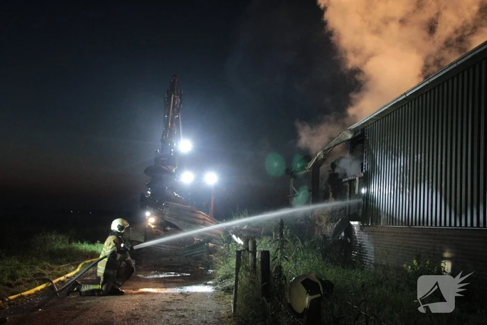 Brand in opslagloods op boerenerf