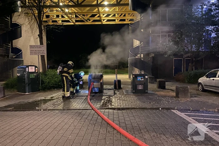 Papiercontainer vliegt in brand