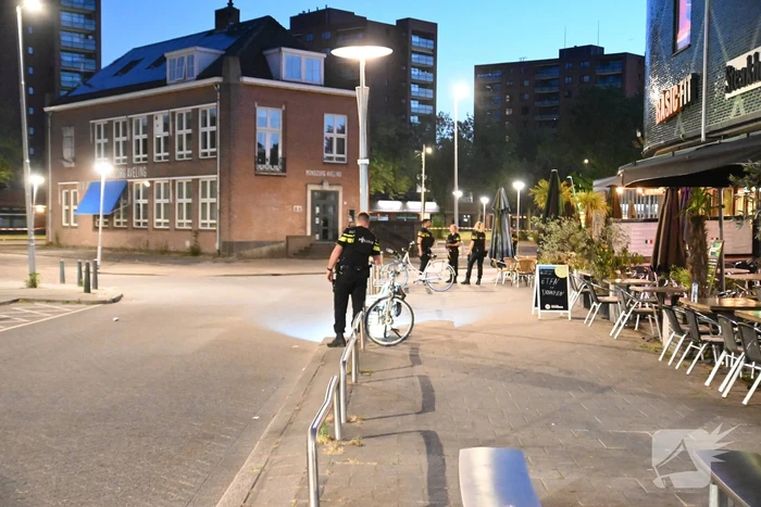 Man rijdt naar ziekenhuis na te zijn beschoten