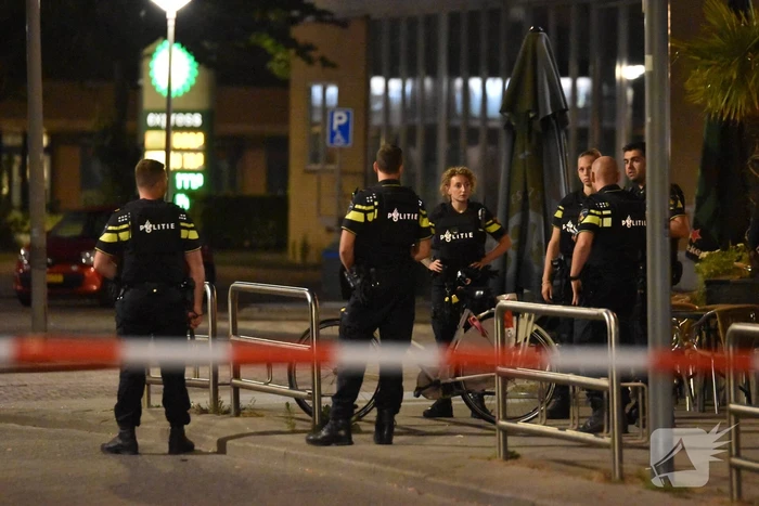 Man rijdt naar ziekenhuis na te zijn beschoten