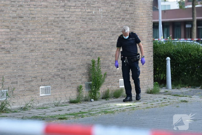Man rijdt naar ziekenhuis na te zijn beschoten