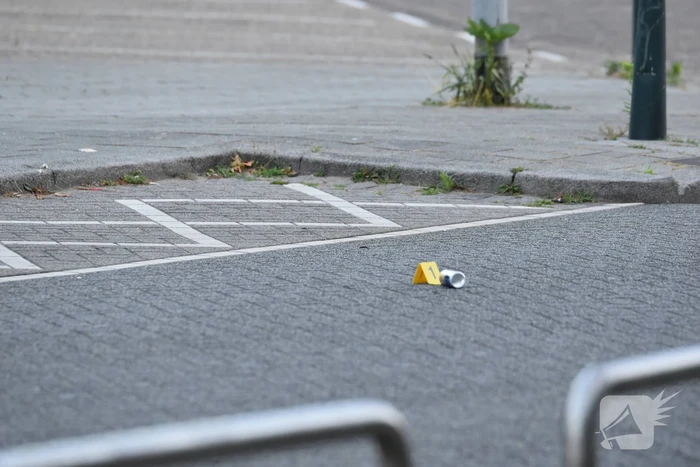Man rijdt naar ziekenhuis na te zijn beschoten