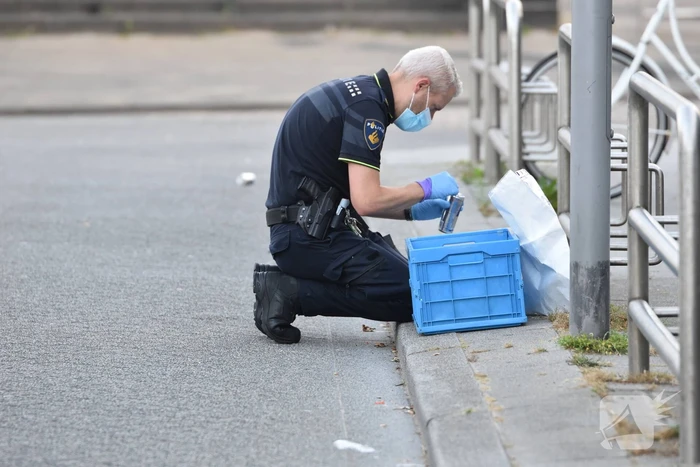 Man rijdt naar ziekenhuis na te zijn beschoten