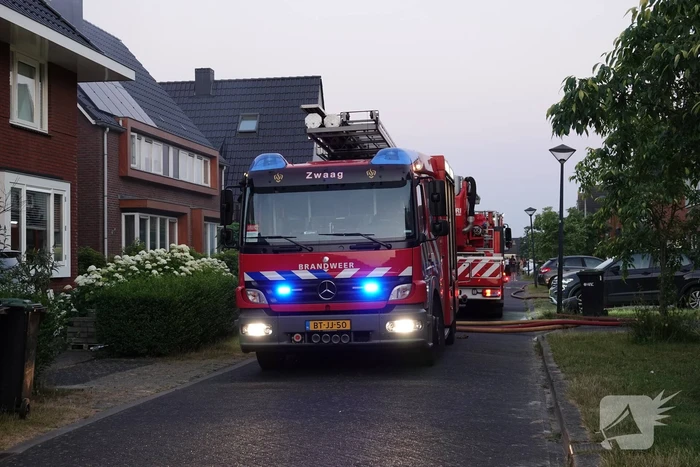 Veel rook bij brand in berging van woning