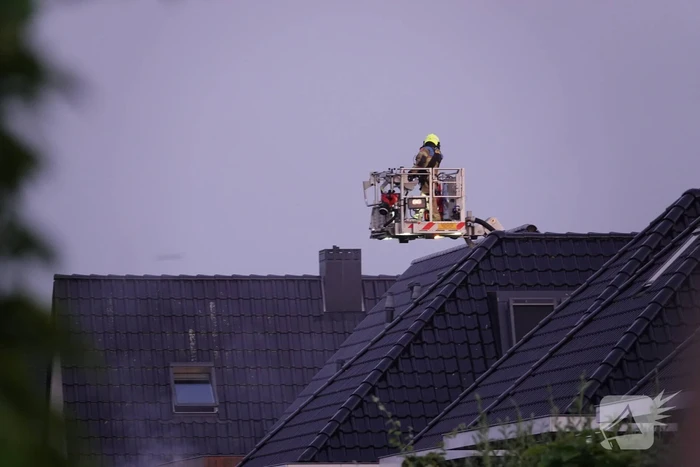 Veel rook bij brand in berging van woning