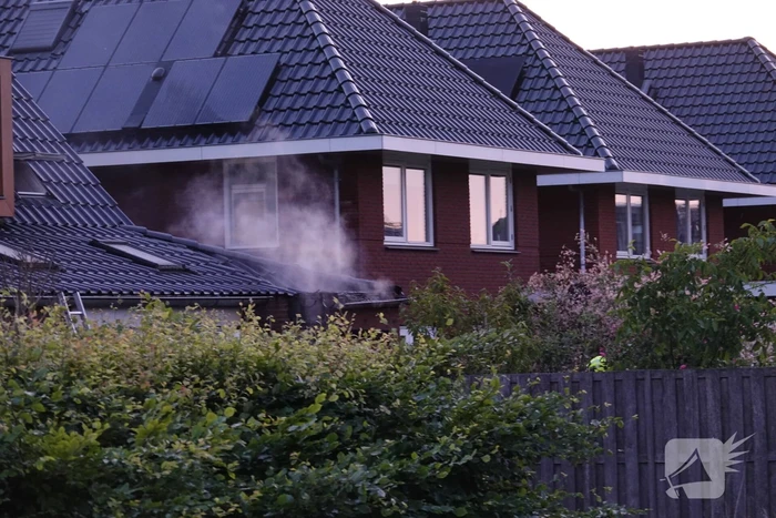 Veel rook bij brand in berging van woning