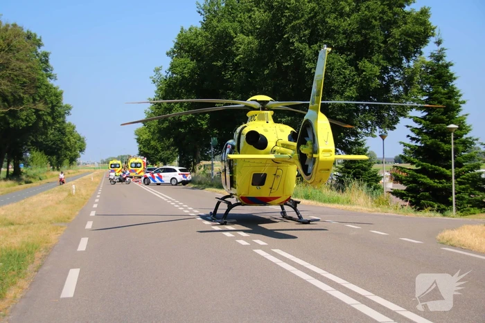 Automobilist frontaal in botsing met boom