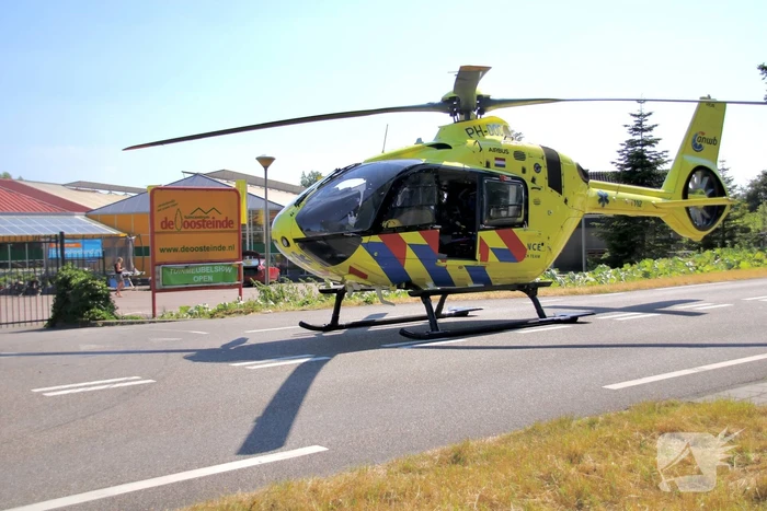 Automobilist frontaal in botsing met boom