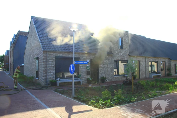 Hevige rookontwikkeling bij woningbrand