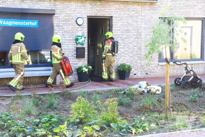 Hevige rookontwikkeling bij woningbrand