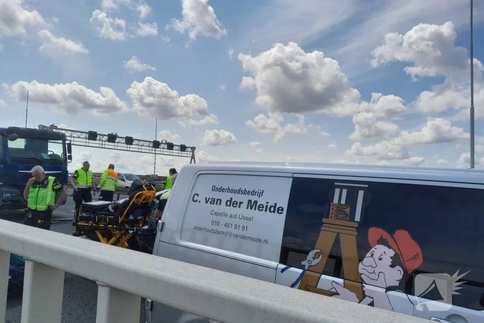 Flinke schade bij ongeval op van Brienenoordbrug